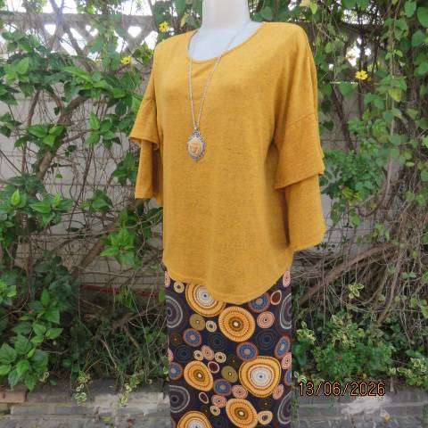 Mustard mottled slip-over polyester knit stretch top with cut-on sleeves - Size 36-38