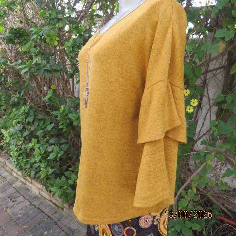 Mustard mottled slip-over polyester knit stretch top with cut-on sleeves - Size 36-38