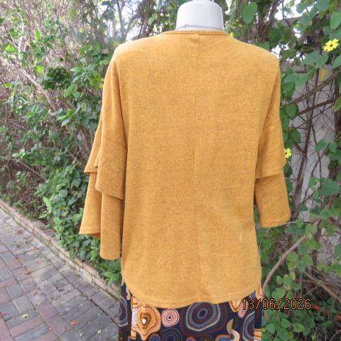 Mustard mottled slip-over polyester knit stretch top with cut-on sleeves - Size 36-38