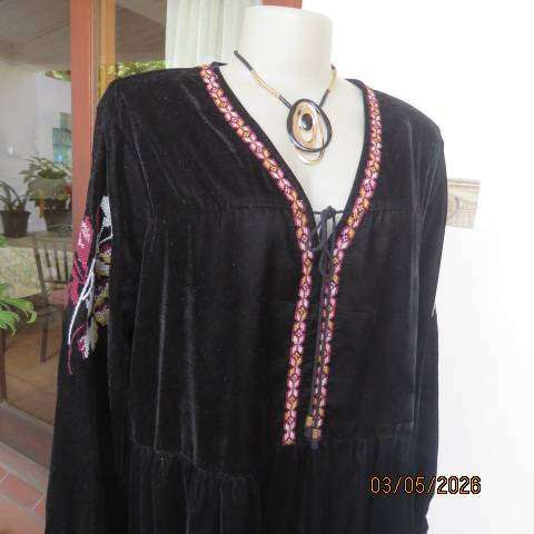 EDITION black velvet polyester long top with cross stitch embroidery, V neck, size 44