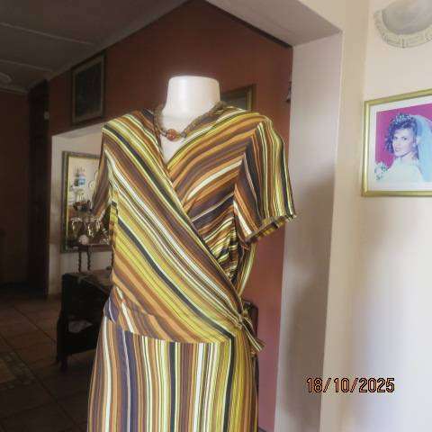 ANNA PIA wrap around autumn colour striped stretch polyester dress size 44 to 48.
