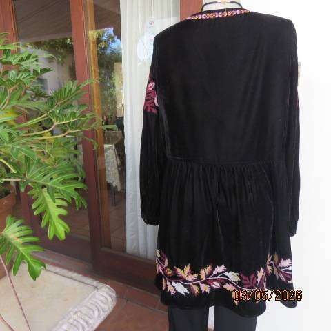 EDITION black velvet polyester long top with cross stitch embroidery, V neck, size 44