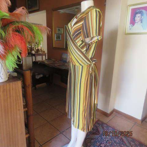 ANNA PIA wrap around autumn colour striped stretch polyester dress size 44 to 48.