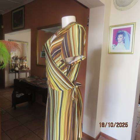 ANNA PIA wrap around autumn colour striped stretch polyester dress size 44 to 48.