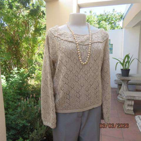 Ecru handmade acrylic knit long sleeve top with round neck, size 44