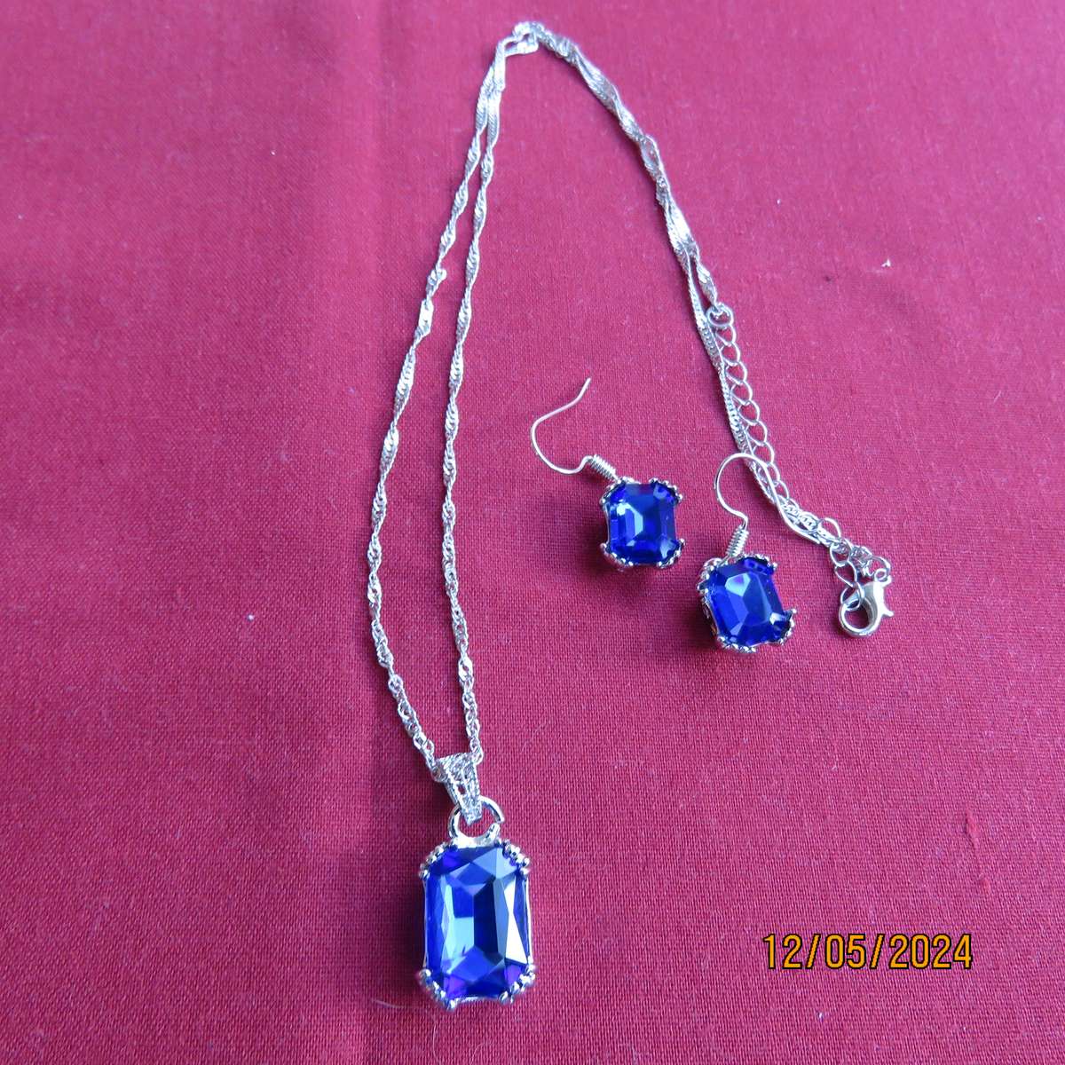 High quality jewelry set in silver with blue stones. Resembles antique jewelry. New item.
