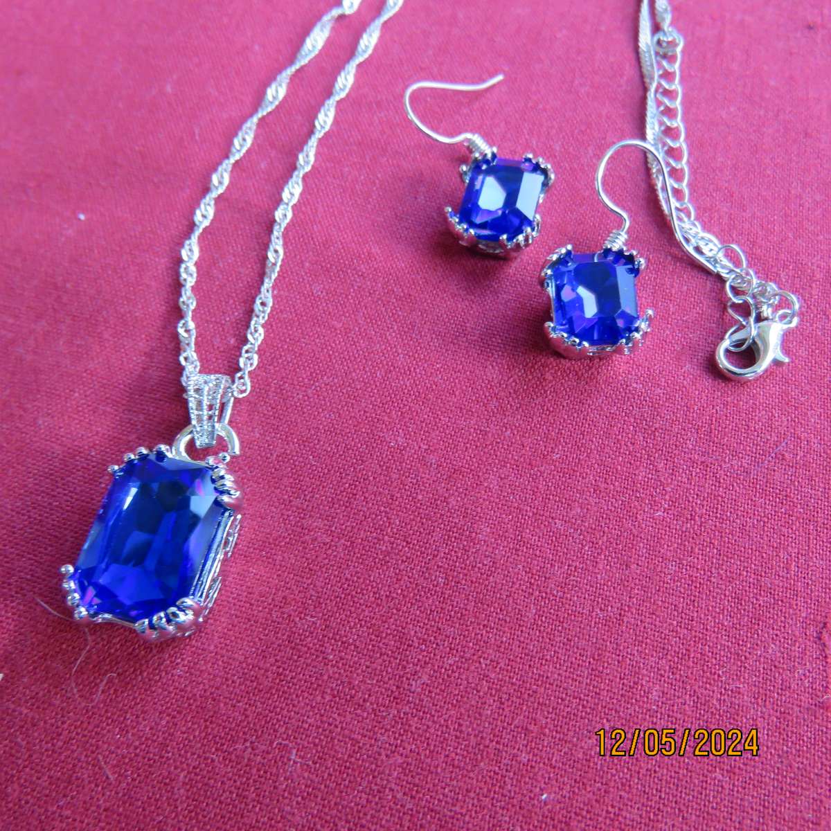 High quality jewelry set in silver with blue stones. Resembles antique jewelry. New item.