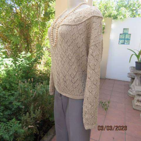Ecru handmade acrylic knit long sleeve top with round neck, size 44