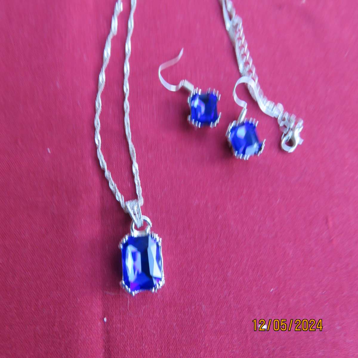 High quality jewelry set in silver with blue stones. Resembles antique jewelry. New item.