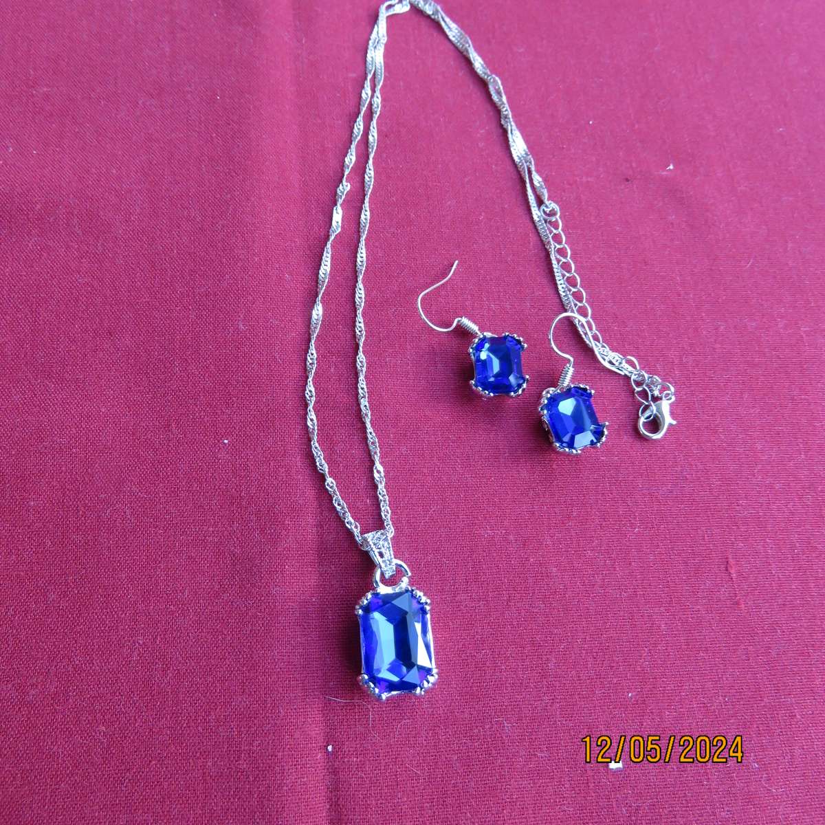 High quality jewelry set in silver with blue stones. Resembles antique jewelry. New item.