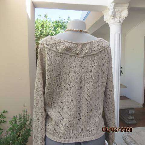 Ecru handmade acrylic knit long sleeve top with round neck, size 44
