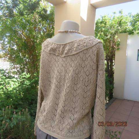 Ecru handmade acrylic knit long sleeve top with round neck, size 44