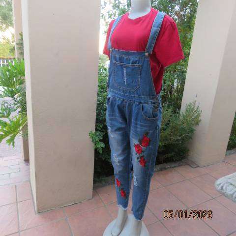 H&W jean dungaree with bib and adjustable straps. Distressed look with red rose embroidery. Size 36