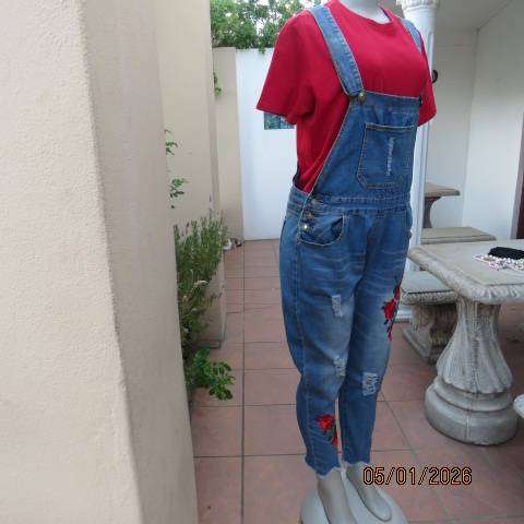 H&W jean dungaree with bib and adjustable straps. Distressed look with red rose embroidery. Size 36