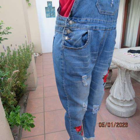 H&W jean dungaree with bib and adjustable straps. Distressed look with red rose embroidery. Size 36