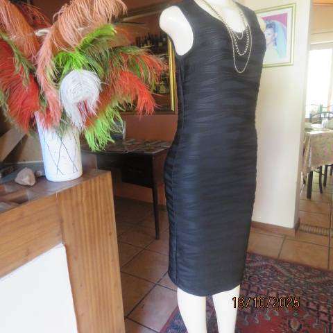 STYLE Phase black sleeveless horizontal embossed stretch polyester bodycon dress size 34