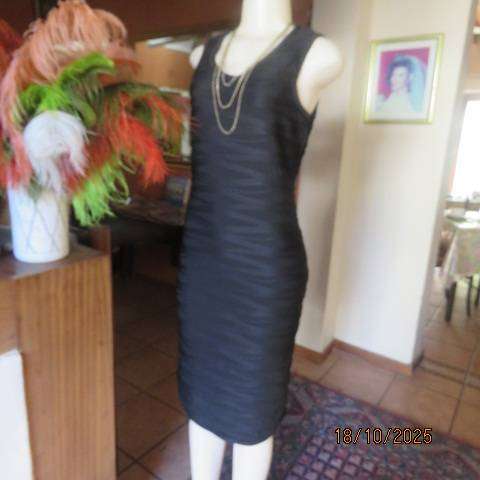 STYLE Phase black sleeveless horizontal embossed stretch polyester bodycon dress size 34