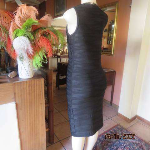 STYLE Phase black sleeveless horizontal embossed stretch polyester bodycon dress size 34
