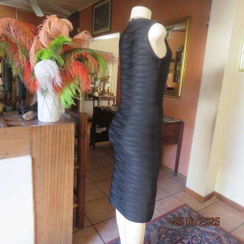 STYLE Phase black sleeveless horizontal embossed stretch polyester bodycon dress size 34