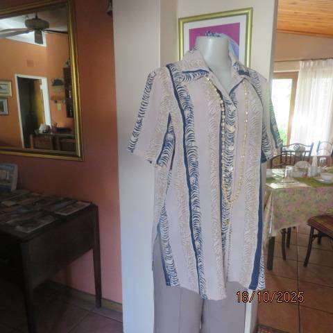 Ecru-navy vertical striped polyester button down short sleeve top size 40-42