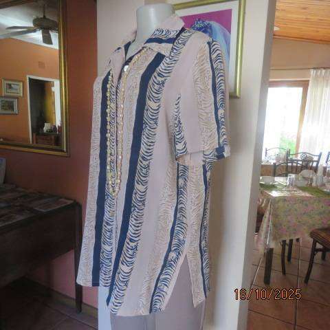 Ecru-navy vertical striped polyester button down short sleeve top size 40-42