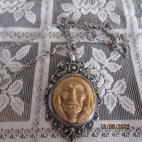 Vintage 925 silver pendant with native chief face in bone and 80cm silver chain