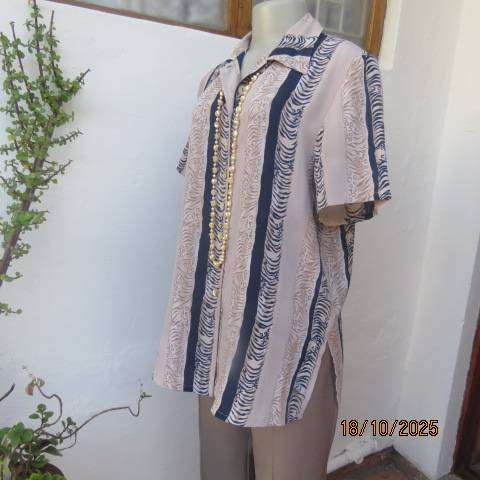 Ecru-navy vertical striped polyester button down short sleeve top size 40-42