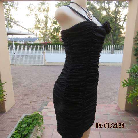 TRUWORTHS Glamour black stretch polyester vertically gathered dress with silver. Size 35