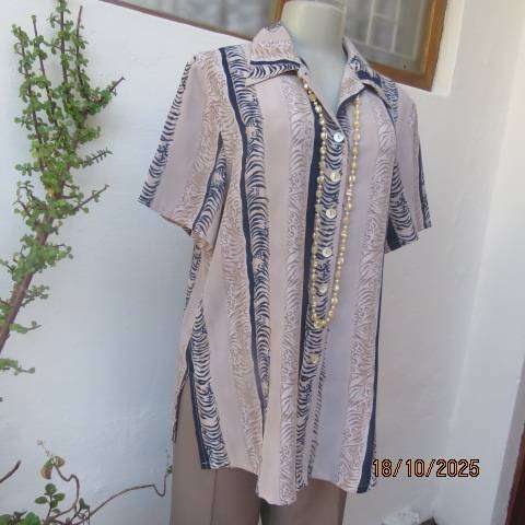 Ecru-navy vertical striped polyester button down short sleeve top size 40-42