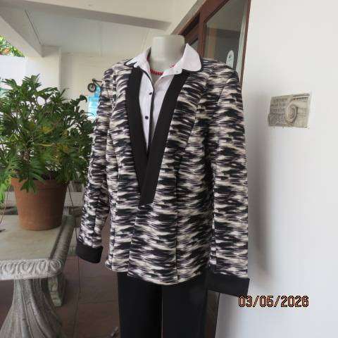 Donna Claire long sleeve jacket in black and white print, double knit stretch polyester, size 46