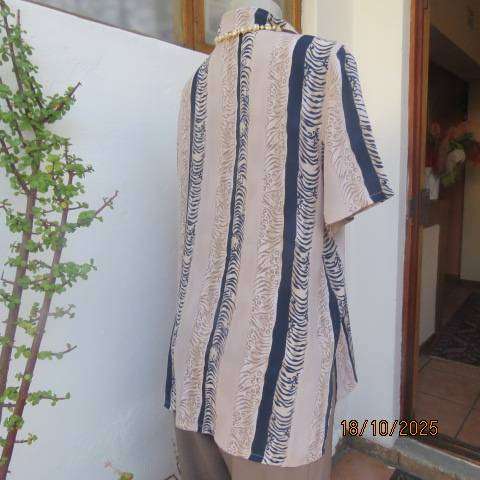 Ecru-navy vertical striped polyester button down short sleeve top size 40-42