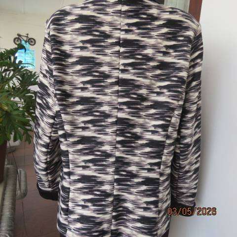 Donna Claire long sleeve jacket in black and white print, double knit stretch polyester, size 46