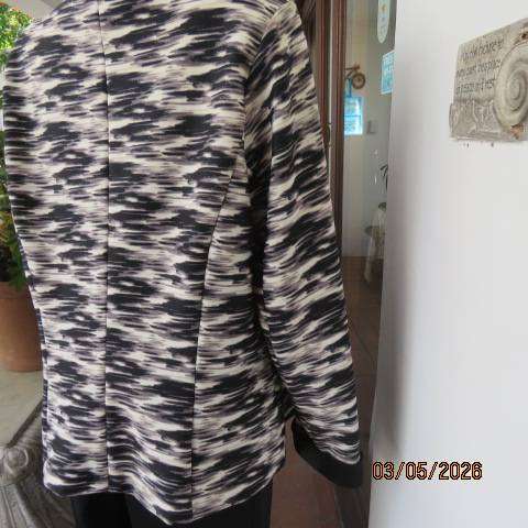 Donna Claire long sleeve jacket in black and white print, double knit stretch polyester, size 46
