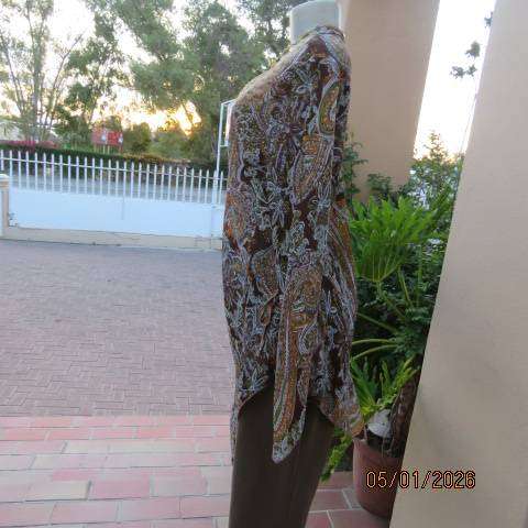 ML Classics bo-ho printed autumn colour long sleeve high-low slip over V neck top. Size 36