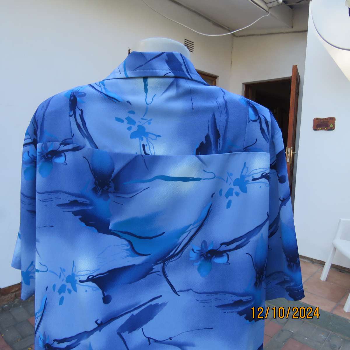Boutique made short sleeve top in silky polyester. In medley of blues. Open collar.Size 44.As new