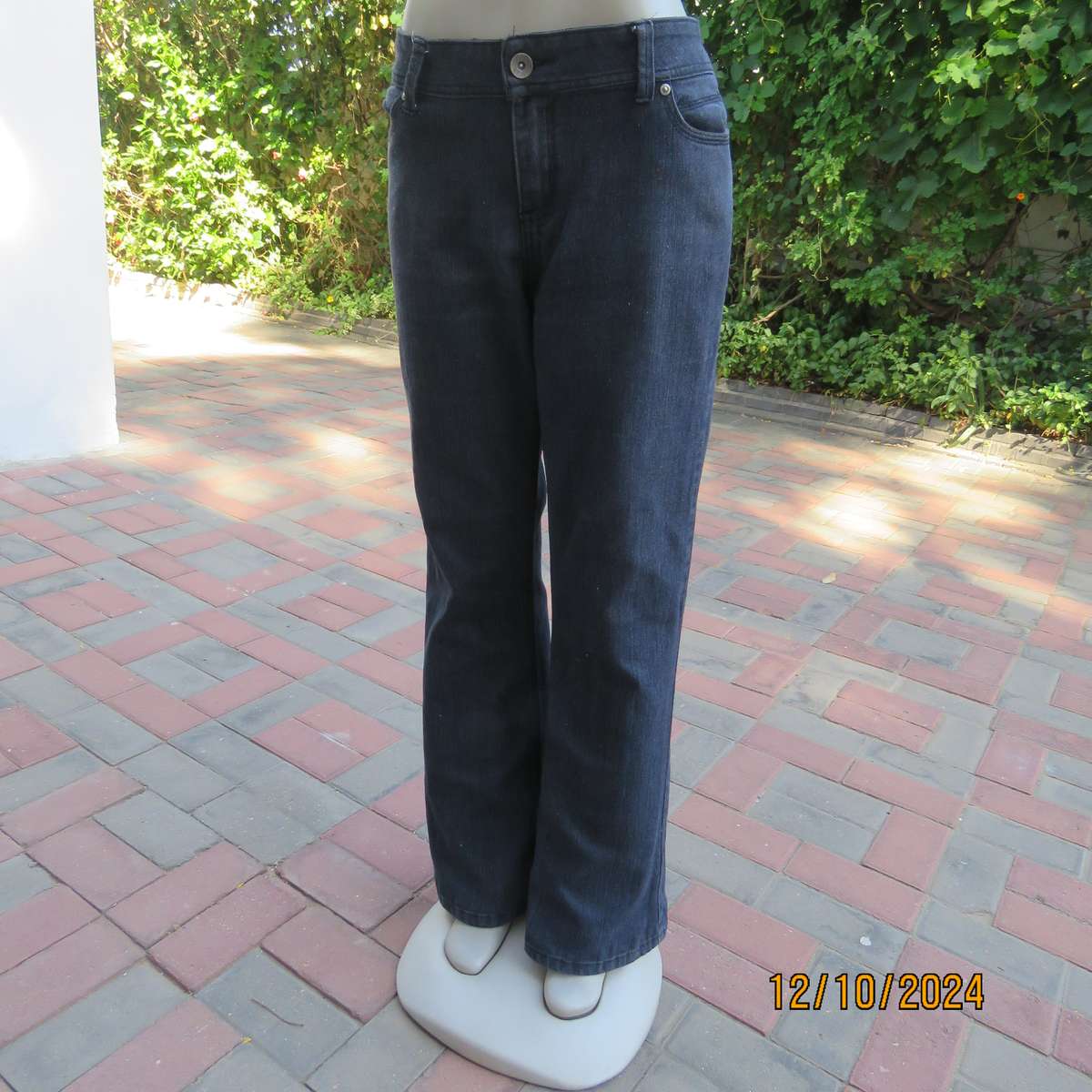 KELSO denim jeans in galaxy black size 40. Polycotton stretch. Pockets back-front.Bootlegged.