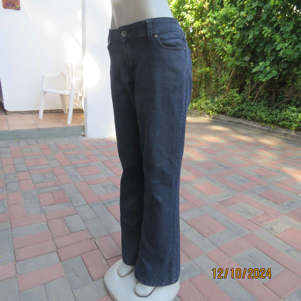 KELSO denim jeans in galaxy black size 40. Polycotton stretch. Pockets back-front.Bootlegged.