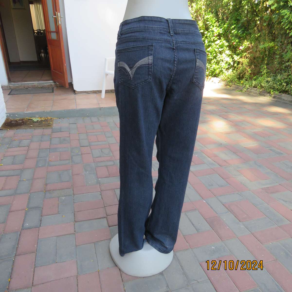 KELSO denim jeans in galaxy black size 40. Polycotton stretch. Pockets back-front.Bootlegged.