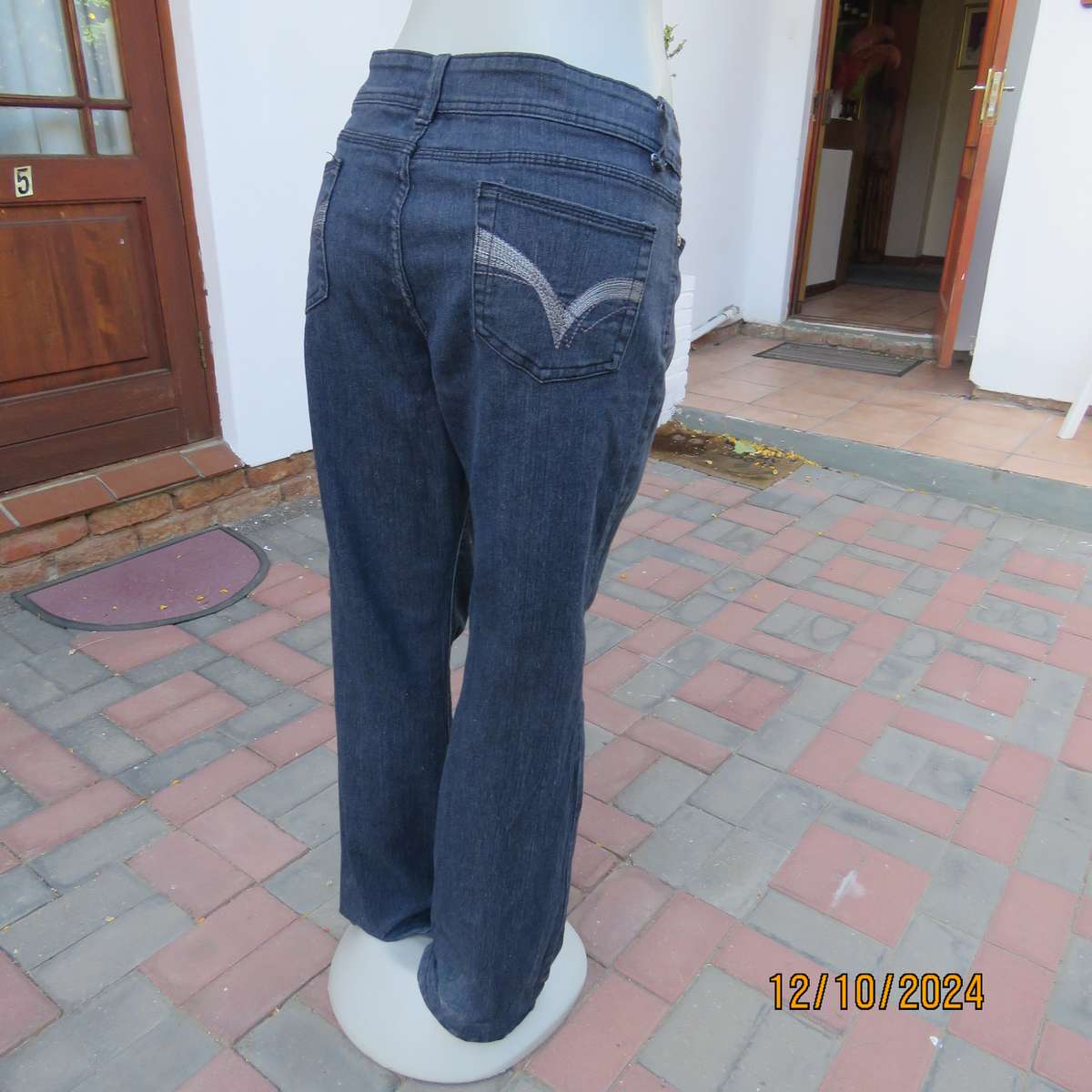 KELSO denim jeans in galaxy black size 40. Polycotton stretch. Pockets back-front.Bootlegged.