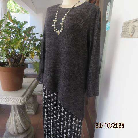 Black-grey mottled slip over high-low long sleeve stretch knit top size 36