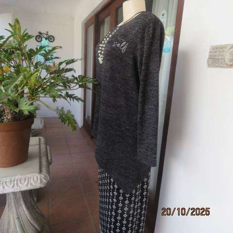 Black-grey mottled slip over high-low long sleeve stretch knit top size 36