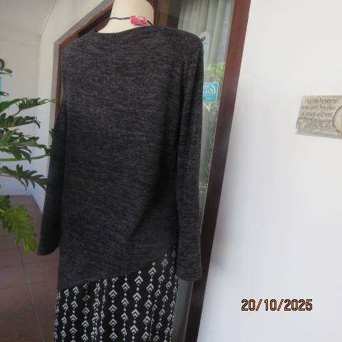 Black-grey mottled slip over high-low long sleeve stretch knit top size 36