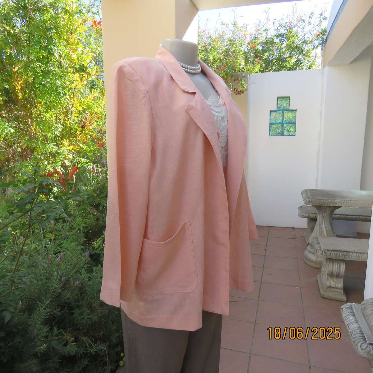 Boutique made light apricot woven textured polycotton long sleeve jacket. Size 42.