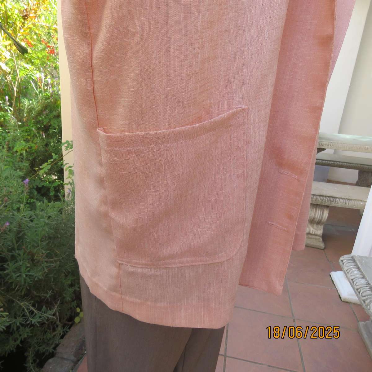 Boutique made light apricot woven textured polycotton long sleeve jacket. Size 42.