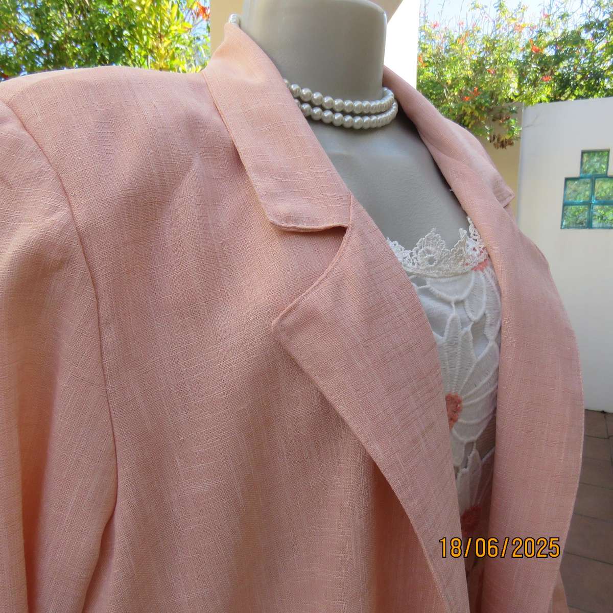 Boutique made light apricot woven textured polycotton long sleeve jacket. Size 42.