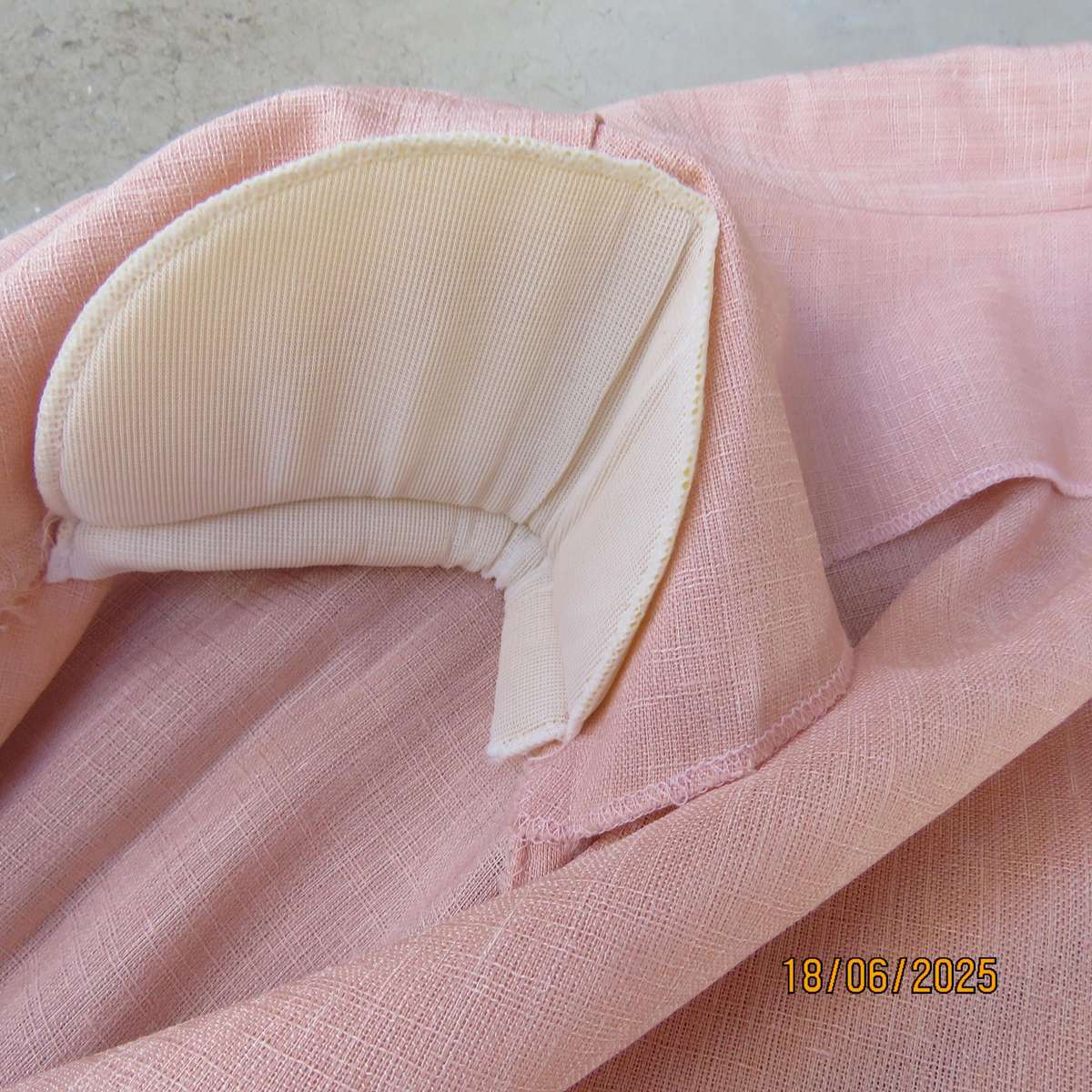 Boutique made light apricot woven textured polycotton long sleeve jacket. Size 42.