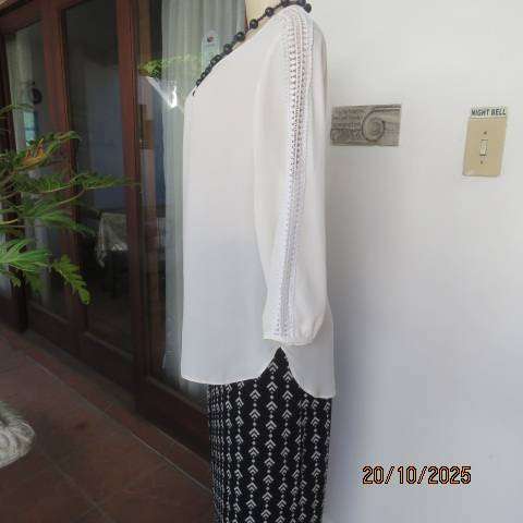 OASIS white free falling slip over top. Lace from neck to sleeve cuffs. Size 36