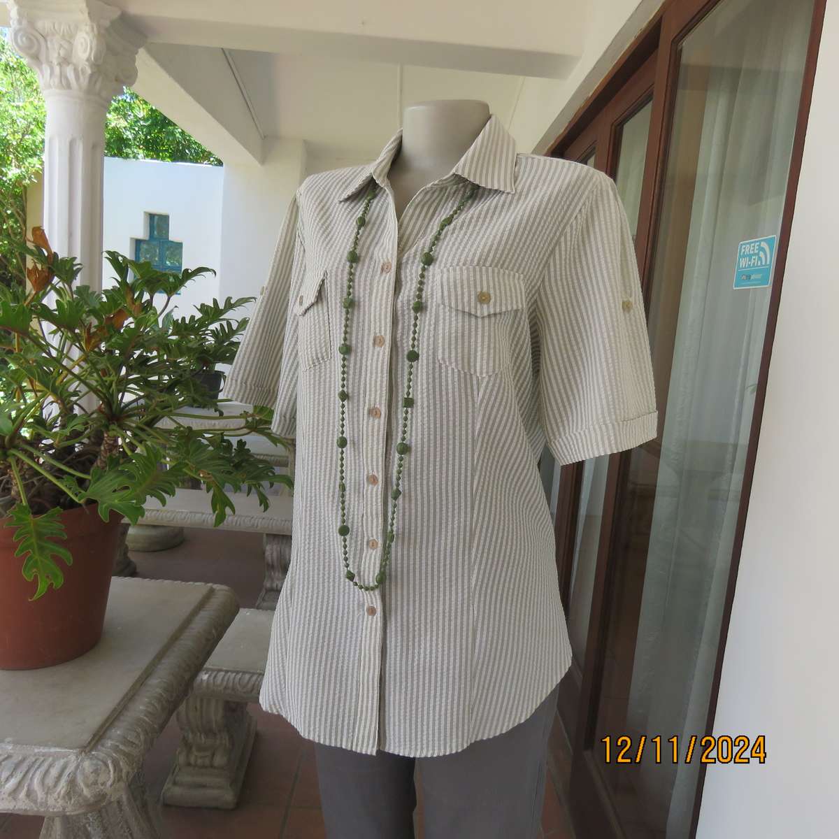 TROPIC Fashion bubble polycotton short sleeve top in white-moss vertical stripes.Size 42.As new