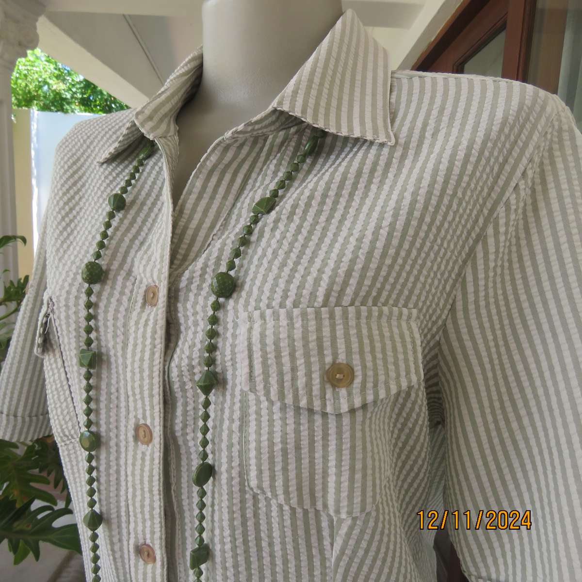 TROPIC Fashion bubble polycotton short sleeve top in white-moss vertical stripes.Size 42.As new
