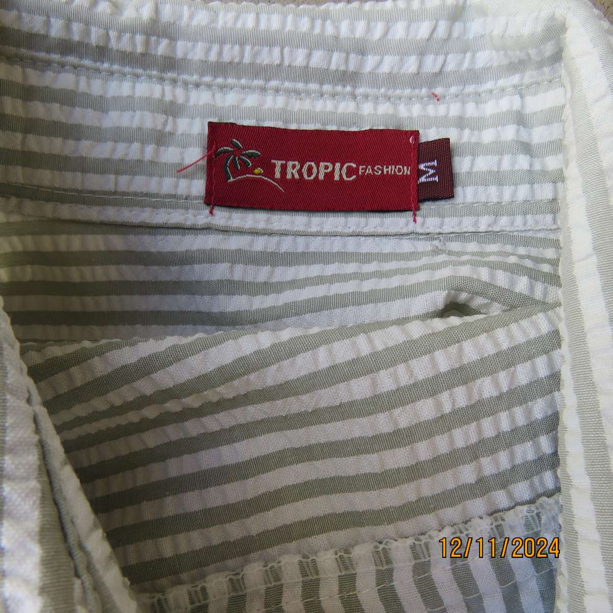 TROPIC Fashion bubble polycotton short sleeve top in white-moss vertical stripes.Size 42.As new